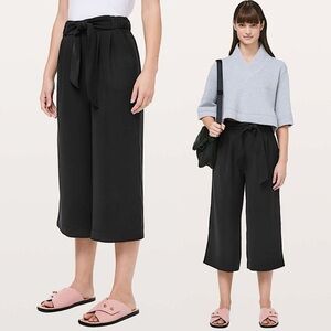 Lululemon Noir Crop Black Trouser Flowy Business Office Pant Size 4